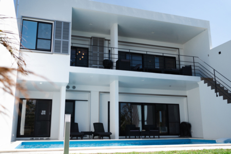 Gift棟の大きなプライベートプール